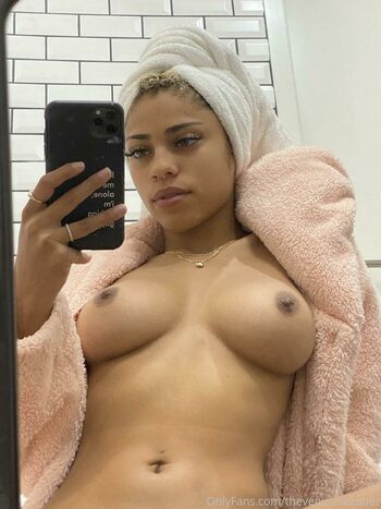 Negras Peitudas