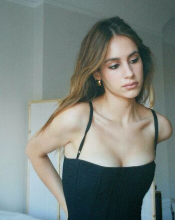 Nell Verlaque