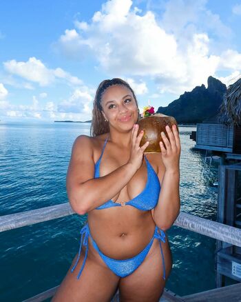 Nia Sioux