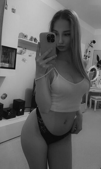 Nicki Anna