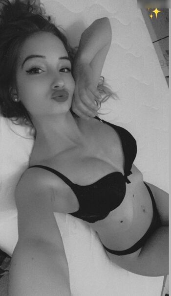 Nicki Anna