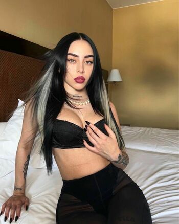 Nicki Nicole