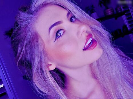 Nicki Taylor