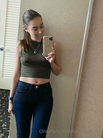 nicoleauclair