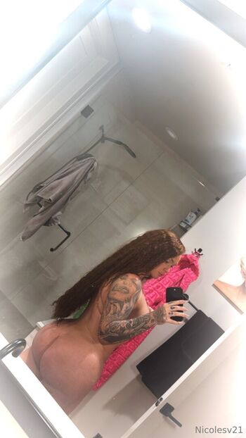 nicolesv21