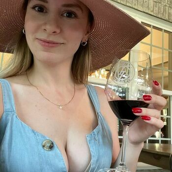 Nikki Jabs
