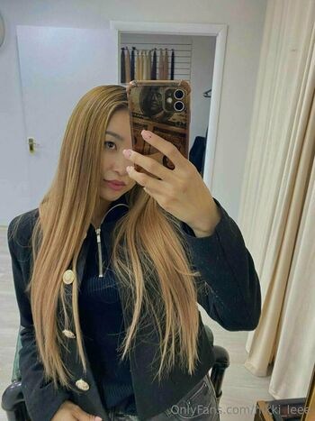 nikki_leee