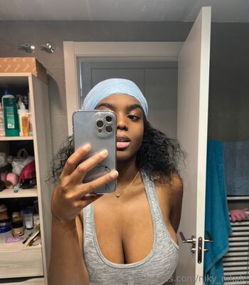 niky_nikole