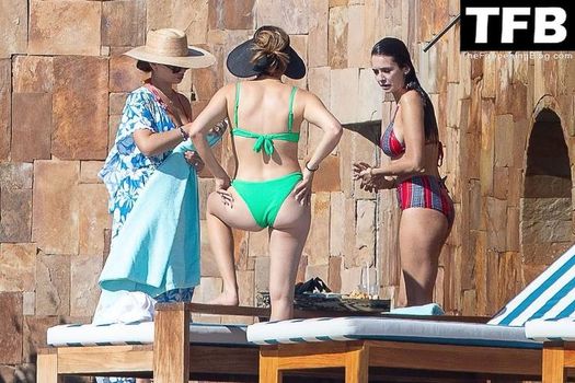 Nina Dobrev