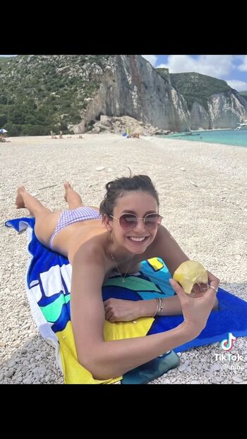 Nina Dobrev
