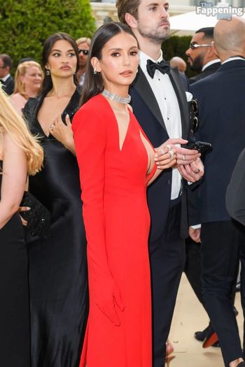 Nina Dobrev