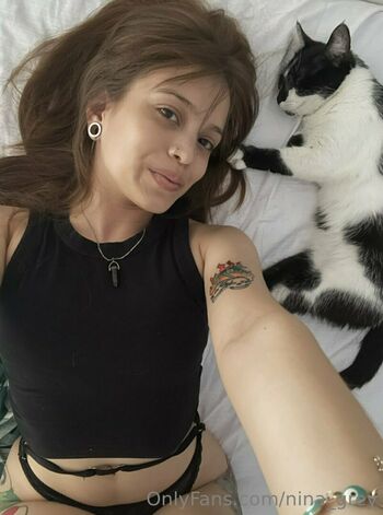 nina_grey