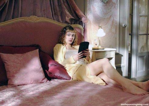 Nora Arnezeder