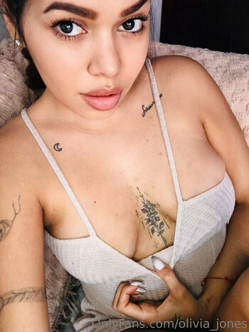 olivia_jones2