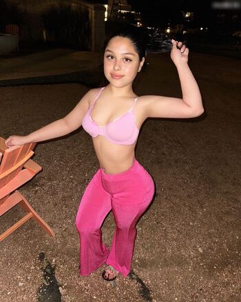 Olivia @livv2pretty