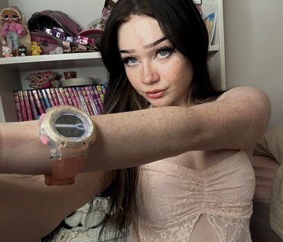 Pale Freckled Girls