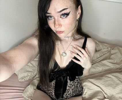 Pale Freckled Girls
