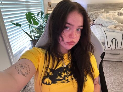 Pale Freckled Girls