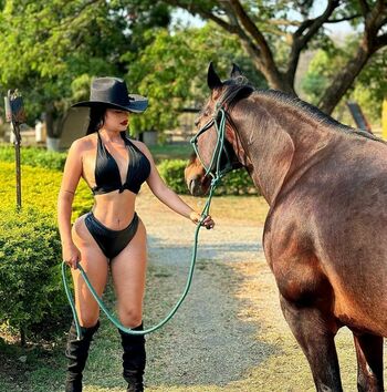 Paola Flores