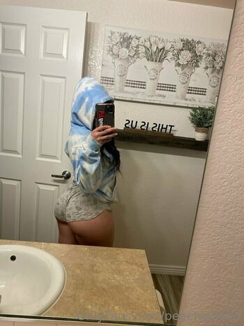 Peachyyleoo