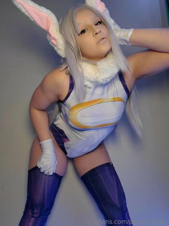 pearly.thighs