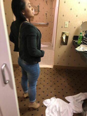 PetiteAsianHotwife