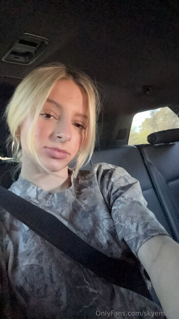 petiteblondemodel