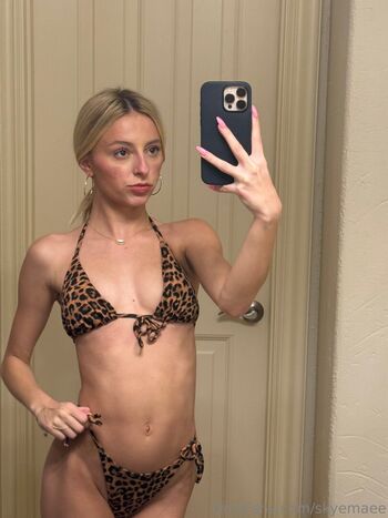 petiteblondemodel