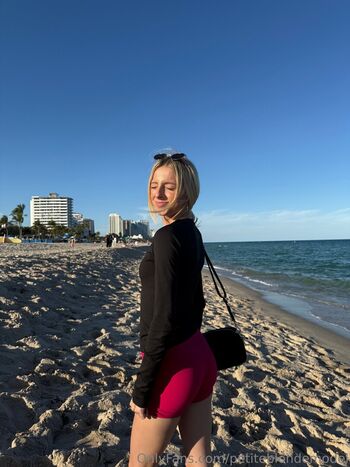 petiteblondemodel