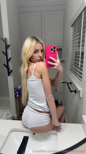 petiteblondemodel