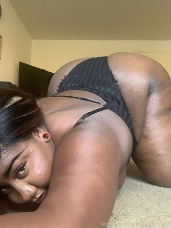phat_ass_phoebe