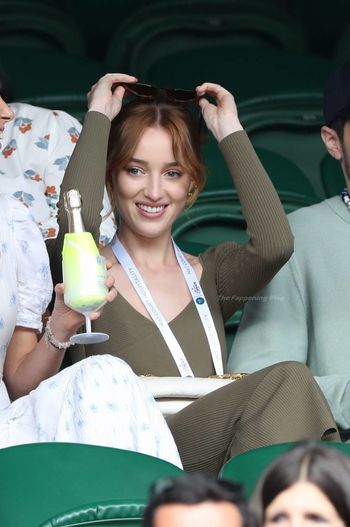 Phoebe Dynevor