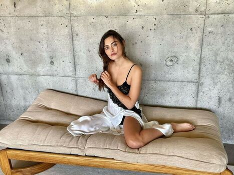 Phoebe Tonkin