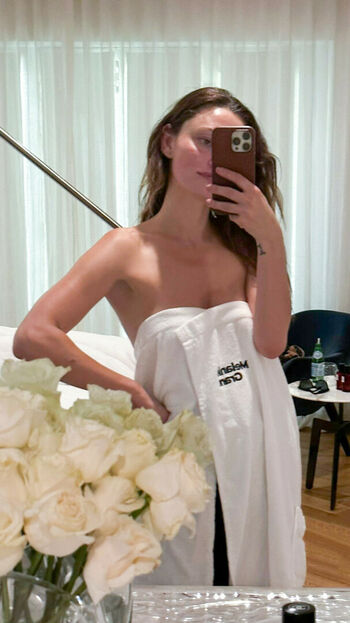 Phoebe Tonkin