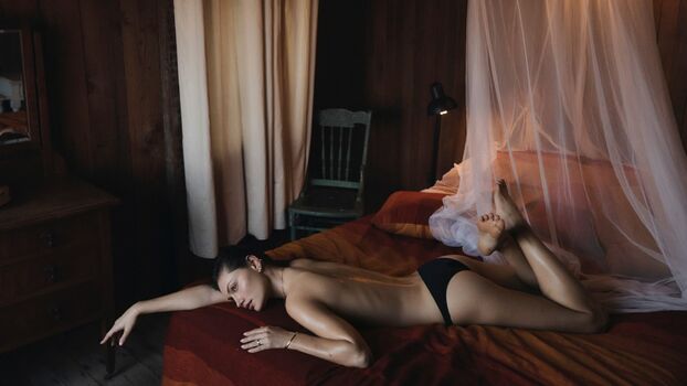 Phoebe Tonkin