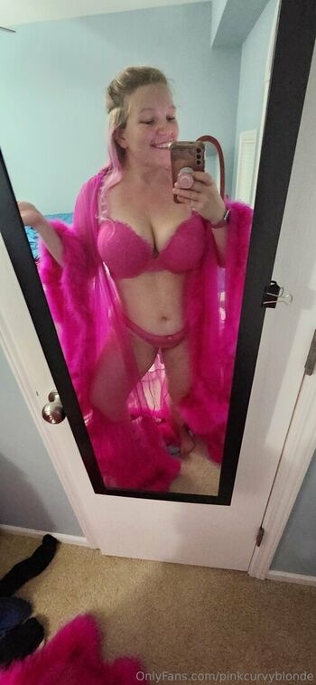 pinkcurvyblonde
