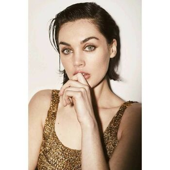 Poppy Corby Tuech