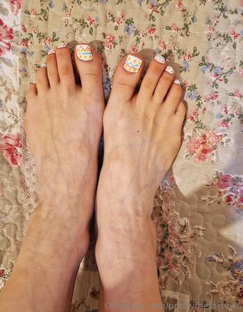 prettyfeetartvilla