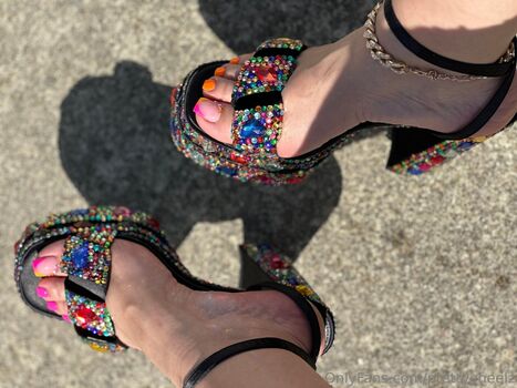 prettyyheelz