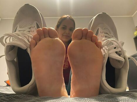 queenaleskafeet