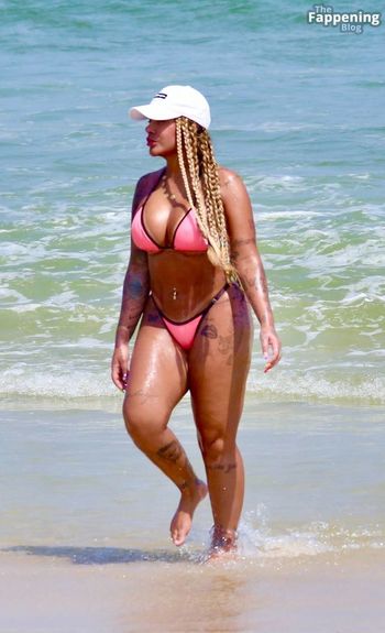 Rafaella Santos