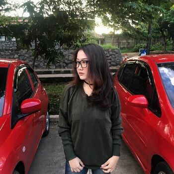 Ratu Desmi Azalia