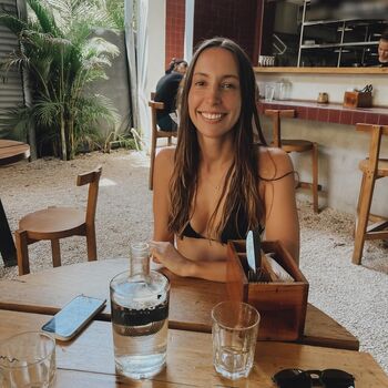Rebecca Looschelders