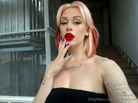redmelanie