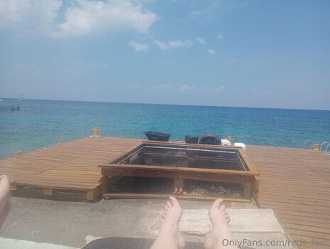 reds_feet