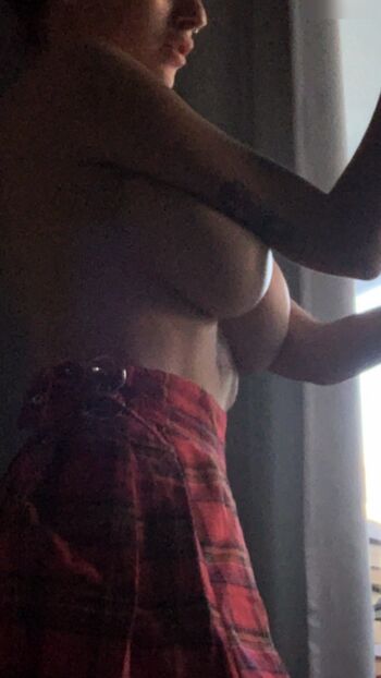 Rita Flores 69