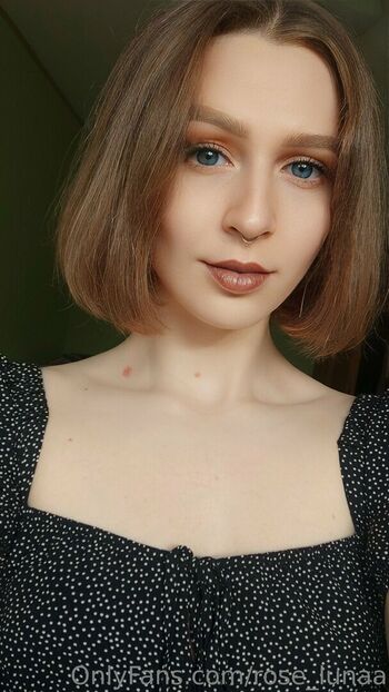 rose_lunaa