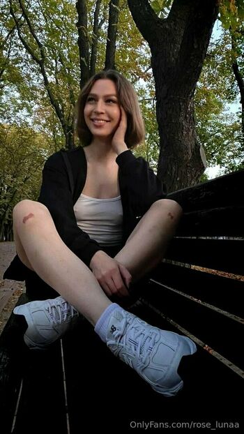 rose_lunaa