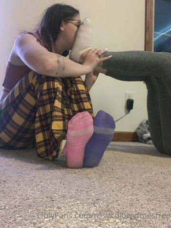 rosecoloredtoesfree