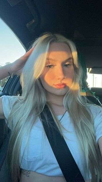 Roxanne Rhodes